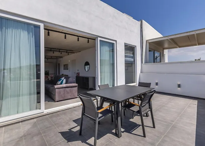 Daire Heated Luxury Poolside Retreat In St Julian S *