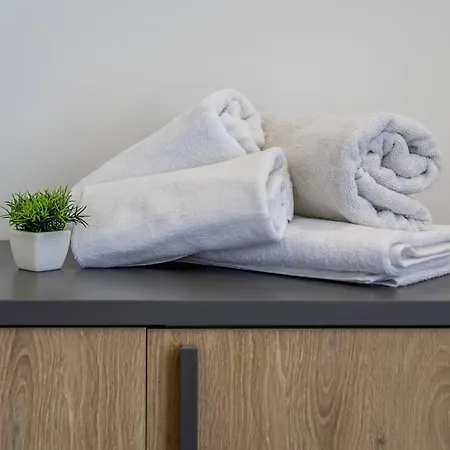 Daire Heated Luxury Poolside Retreat In St Julian S Pembroke