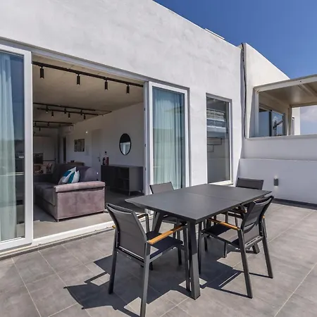 Daire Heated Luxury Poolside Retreat In St Julian S *