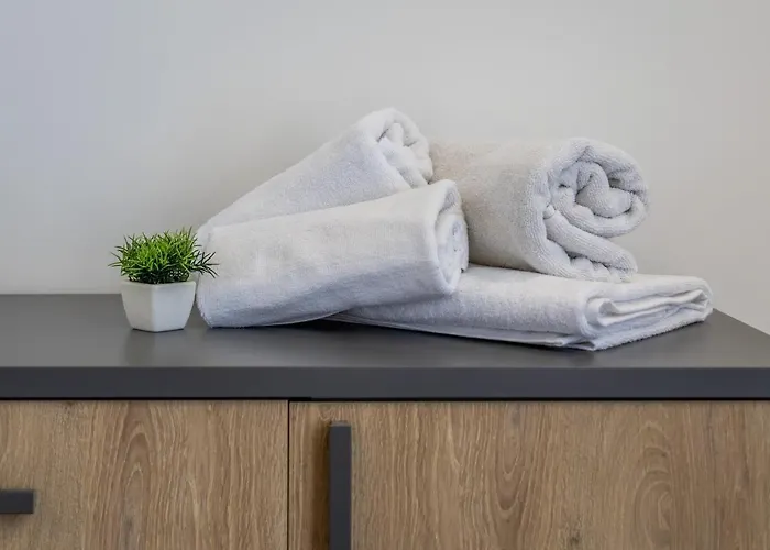 아파트 Heated Luxury Poolside Retreat In St Julian S 펨브로크