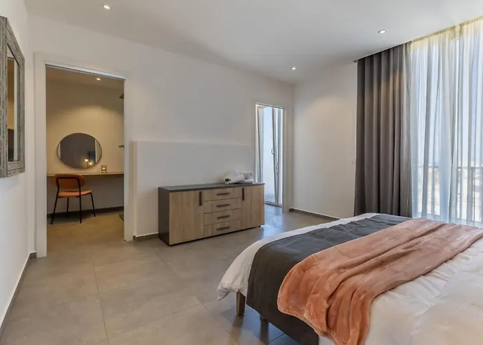 Heated Luxury Poolside Retreat In St Julian S Appartement *